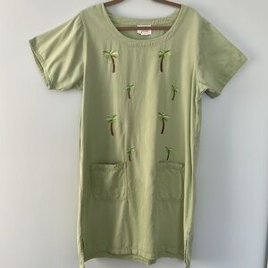 Tia green dress with palm trees and two front pockets - size XL.